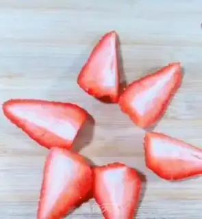 Make Strawberry yogurt step 1