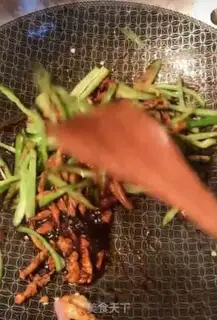Make Pepper sauce noodles step 6