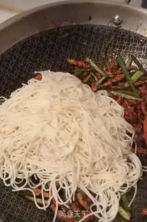 Make Pepper sauce noodles step 7