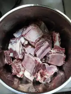 Make Red roast steak noodles step 0