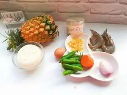 Make Pineapple rice step 0