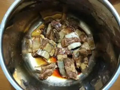 Make Red roast steak noodles step 4