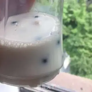 Make Blueberry banana shake step 1