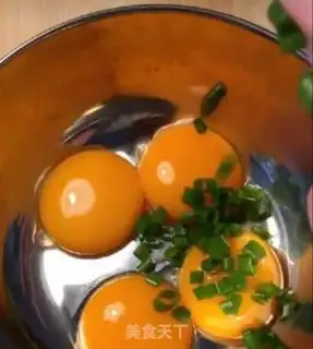 Make Two layers of thick egg fever step 0
