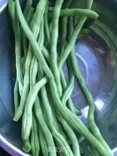 Make Garlic beans step 0