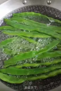 Make Frozen bean horns step 1