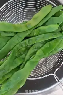 Make Frozen bean horns step 2