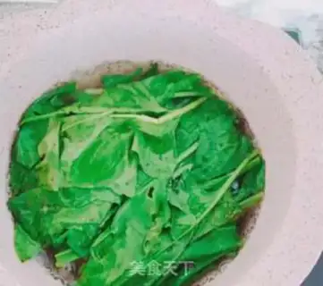 Make Spinach sesame egg rolls step 0