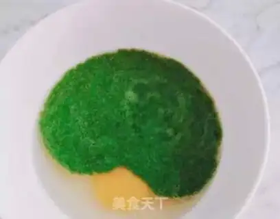 Make Spinach sesame egg rolls step 1