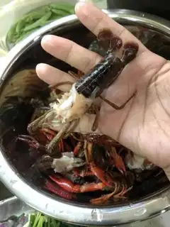 Make Spicy lobster step 1
