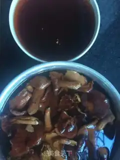Make Wild fungus chicken soup step 2