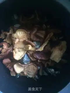 Make Wild fungus chicken soup step 6