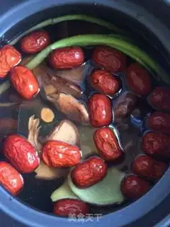Make Wild fungus chicken soup step 8