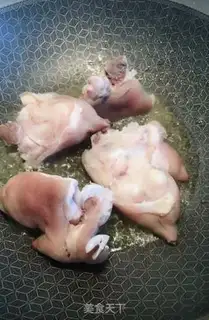 Make Peanut pig hand step 1