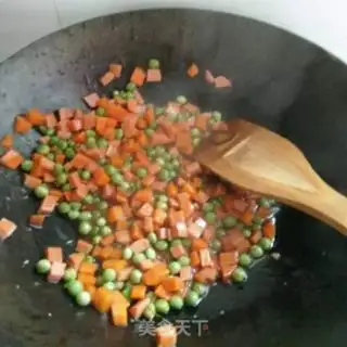 Make Pineapple rice step 4