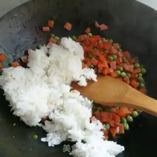 Make Pineapple rice step 5