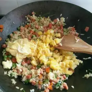 Make Pineapple rice step 7