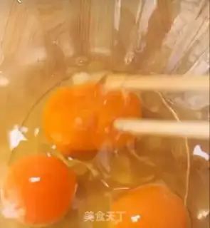Make Colored two eggs step 4