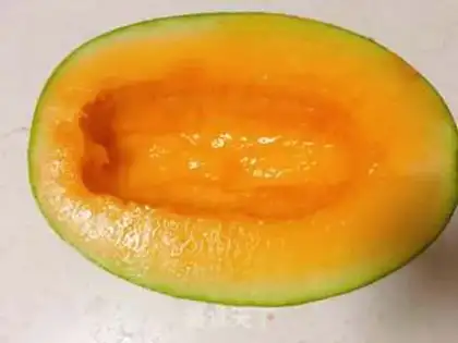 Make The chum of the melon step 0