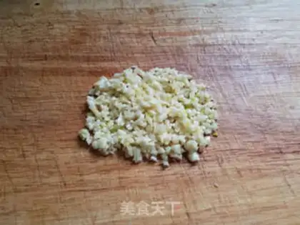 Make Garlic evaporates gill mushrooms step 1