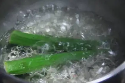 Make Autumn mashed egg rolls step 1