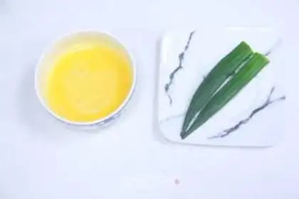 Make Autumn mashed egg rolls step 5