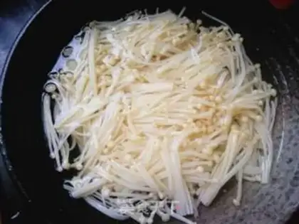 Make Frozen needle mushrooms step 3