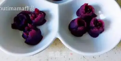 Make Spaghetti flowers step 6