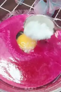 Make Flamingo muffin step 1