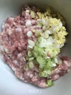 Make Frozen meat buns step 1