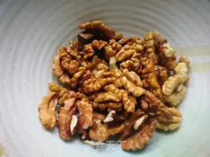 Make Amber walnuts step 0