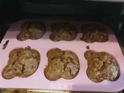 Make Red-tree walnut cake step 15
