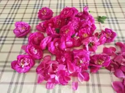 Make Wild rose rolls step 0