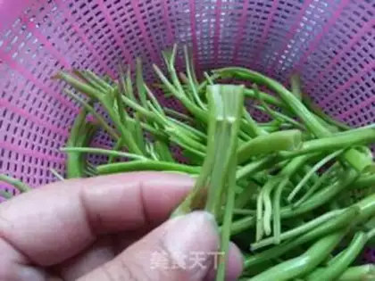 Make Hot peppers and cabbage step 1