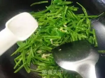 Make Hot peppers and cabbage step 8