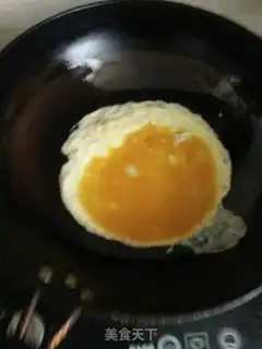 Make Tomato fried eggs step 1