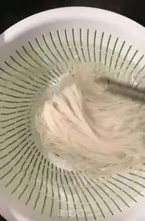 Make Pepper sauce noodles step 2