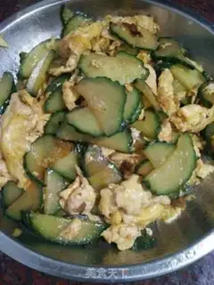 Make cucumber fried eggs step 3