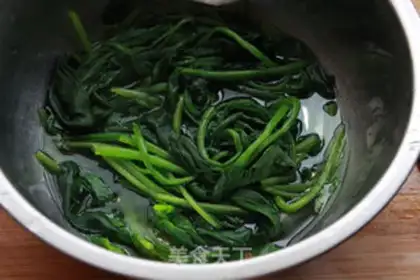 Make A spinach cake roll step 0