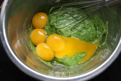 Make A spinach cake roll step 3