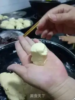 Make Pumpkin ball step 4