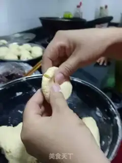 Make Pumpkin ball step 5