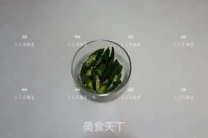 Make Autumn silver sprouts and fried eggs step 2