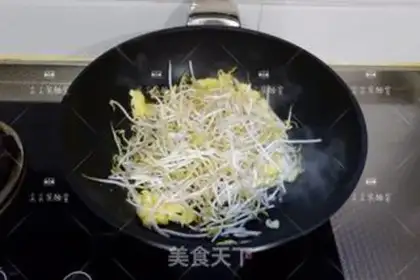 Make Autumn silver sprouts and fried eggs step 5