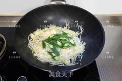 Make Autumn silver sprouts and fried eggs step 6
