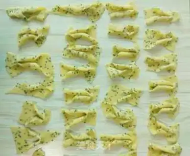 Make Fried leaves step 6