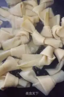 Make Five bouquets of bean skin step 0