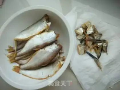 Make Fried salty fish step 1