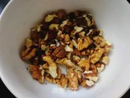 Make Peanut walnut oatmeal step 1