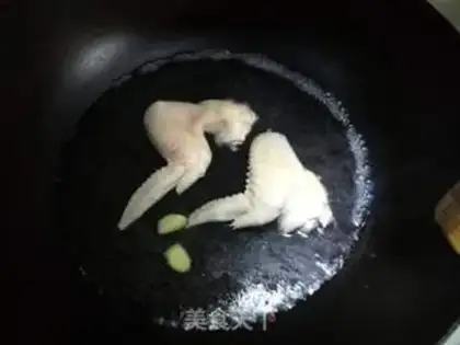 Make The fragrance of chicken wings step 2